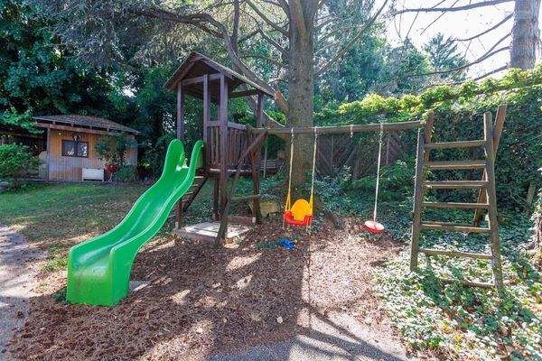 Kinderspielplatz im Garten