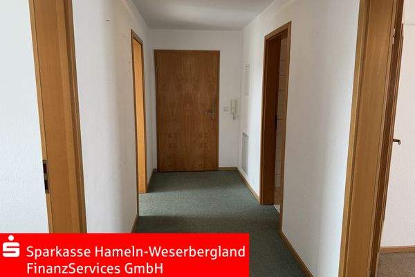 Flur mit Eingangstür