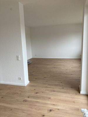 Blick Küche zum Wohnbereich