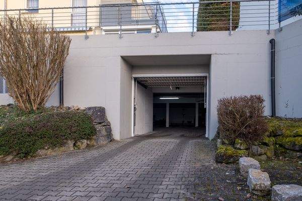 Tiefgaragen-Einfahrt