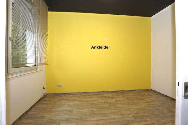 OG Schlafzimmer mit Ankleide und Balkon