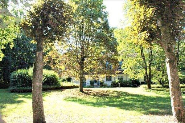 Blick aus der Parkanlage Richtung Haus (Nordseite)