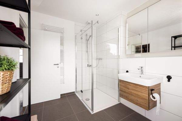 013_120 m_ Wohntraum Bad Dusche OG