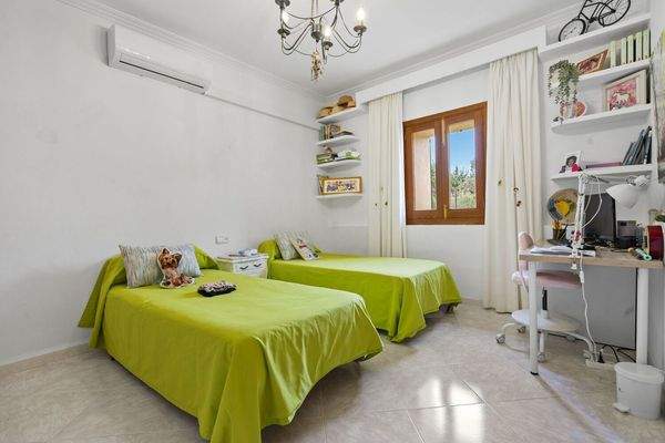 Schlafzimmer mit Doppelbett