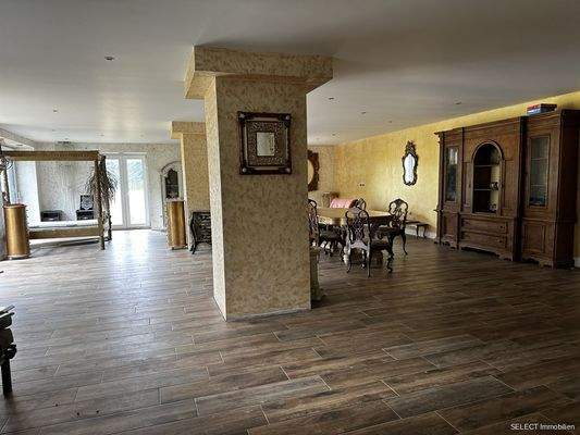 Zimmer linkes Haus