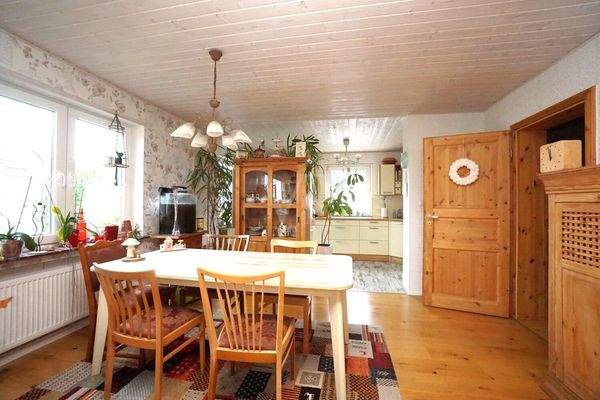 Essbereich und offene Küche