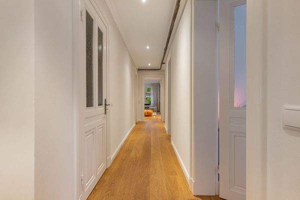 Flur mit Blick zum Wohnzimmer