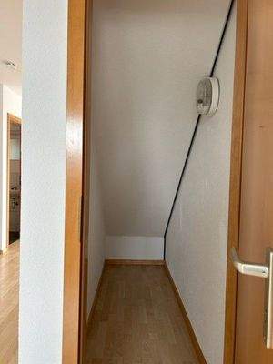 Abstellkammer unter der Treppe.jpg