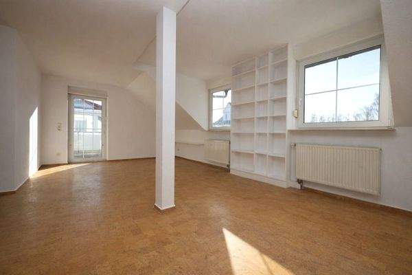 Wohnzimmer mit Zugang zur Terrasse