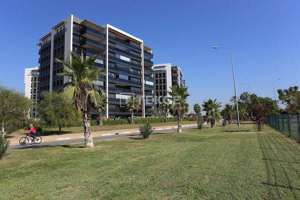 4-Bedroom Beachfront Fully Furnished Home in Konyaaltı Liman