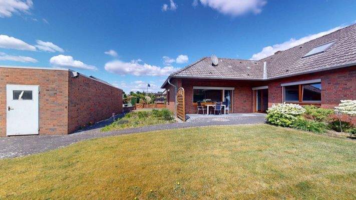 Grozugiger-Bungalow-mit-ausgebautem-Dachgeschoss-in-Adelheidsdorf-08072025_125103