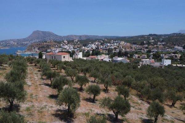 Kreta, Kalyves: Weitläufiges Grundstück mit Meerblick zu verkaufen