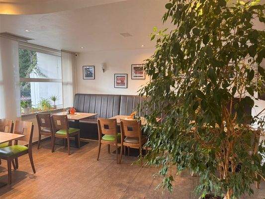 2. UG_Gastraum Imbiss