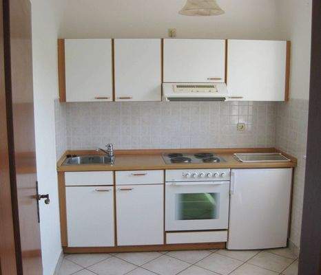 Separate Küche m. Einbauküche und Essplatz