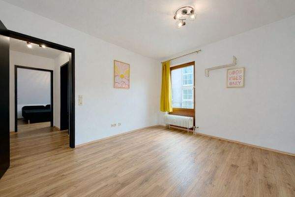 Wohnzimmer mit Blick in den Flur