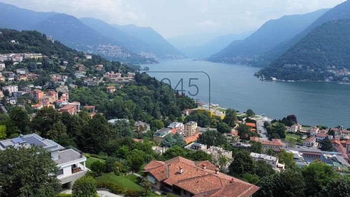 Haus mit beeindruckendem Blick auf die Stadt Como und den Comersee - Lombardei