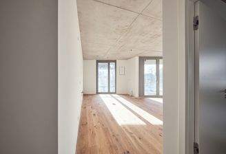 Wohnküche mit Blick zum Balkon - HERDERGÄRTEN 3.3.4