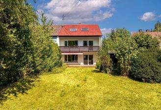 Hausansicht_Garten_Ismaning.jpg