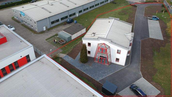 Luftaufnahme Bürogebäude und Grundstück