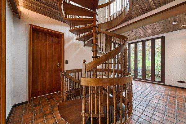 Ground Floor: Spiral staircase