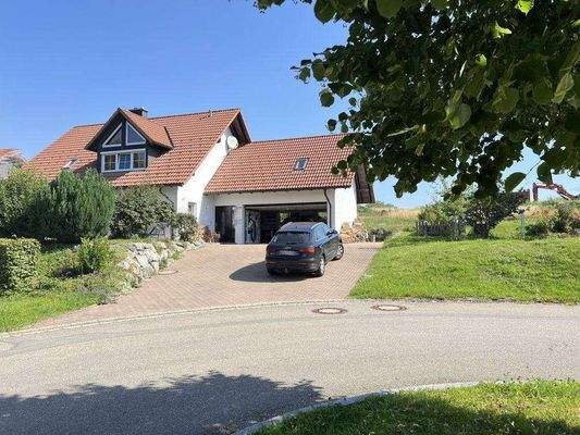 Große Doppelgarage und Park...