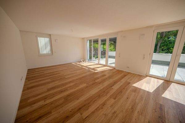 Wohn-/ Esszimmer und Küche