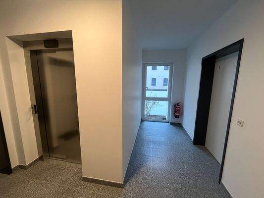 Eingang Wohnung mit Aufzug