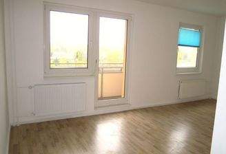 Wohnzimmer mit Balkon