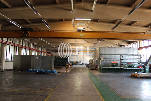 Halle Innenansicht C90