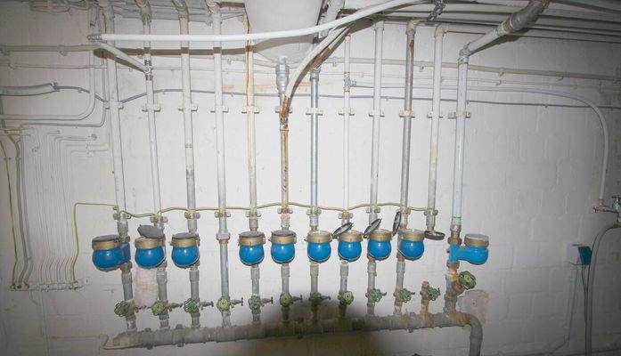 Blick auf 9 mieterseitig geschlüsselte Wasserzähler