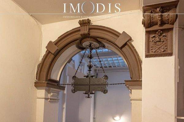 Hausflur mit Holzelementen