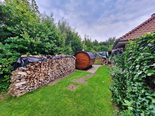 Viel Platz für Feuerholz & Co.