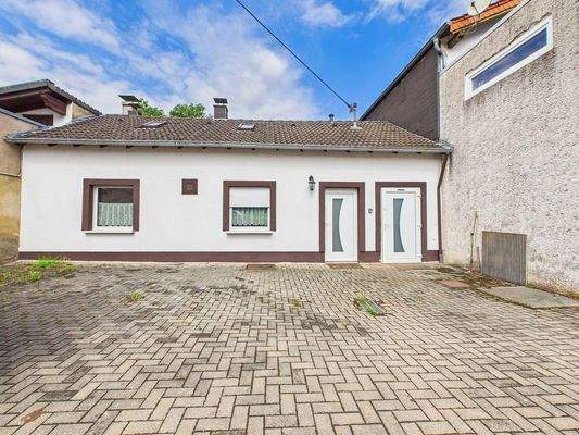 Baugrundstück mit Bungalow in Saarbrücken 