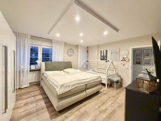 Schlafzimmer (2) KG.jpg