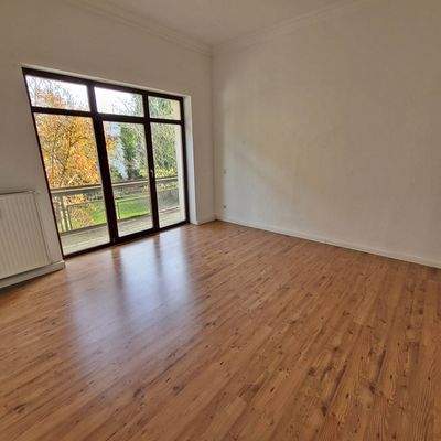 Wohnzimmer mit bodentiefen Fernstern