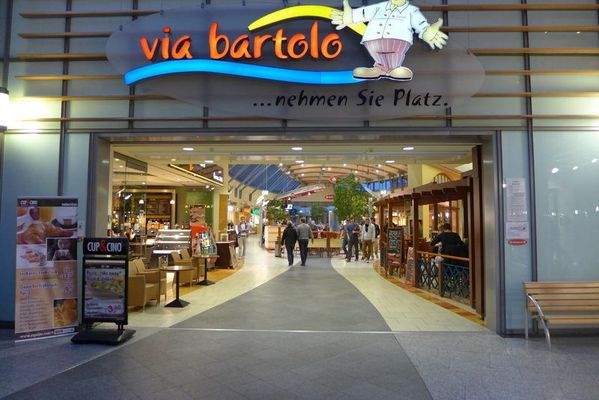 + Cafes + Restaurants sowie