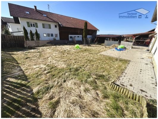 Sonniger Gartenbereich
