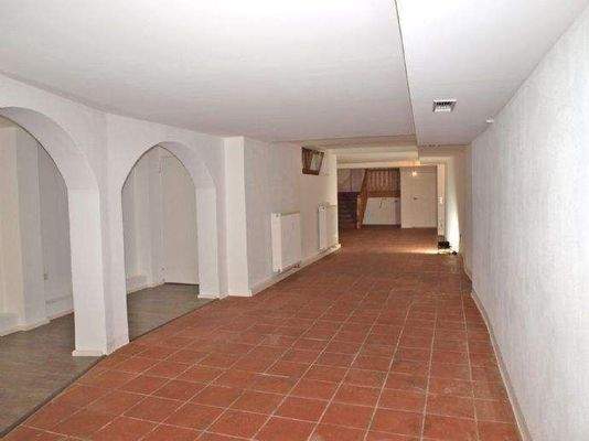 Großer Raum im Erdgeschoss mit Ambiente