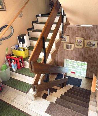 EG_Treppe zum UG und Dachgeschoss
