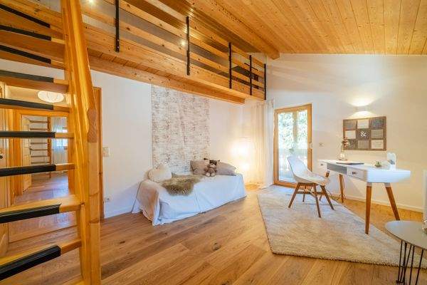 Schlafzimmer Nordwest mit Empore