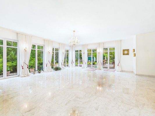 Villa mit Parkgrundstück und Pool in Beaumarais