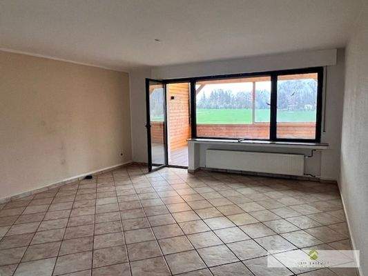 Ihr Wohnbereich mit Zugang zur Loggia