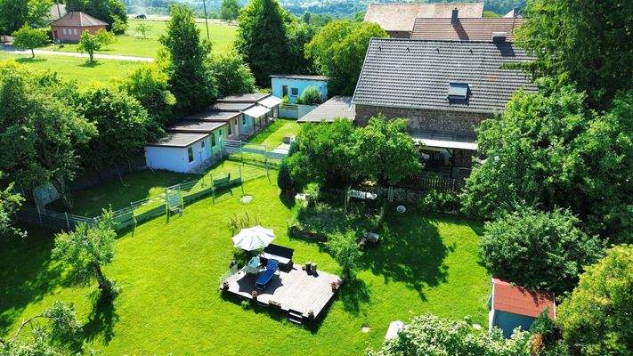 Ansicht Garten und Hundeboxen