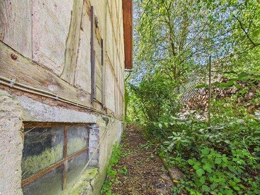 Scheune/Weg zum Garten