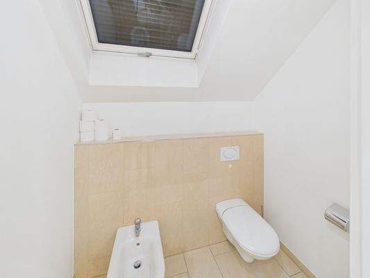 Separates WC inkl. Bidet im Badezimmer