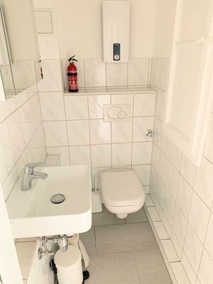 14 Gäste-WC