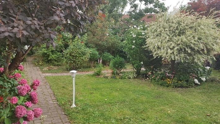 Immobilie im Grünen mit eigenem Garten