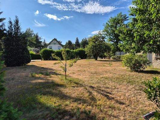 Blick zur Straßenfront