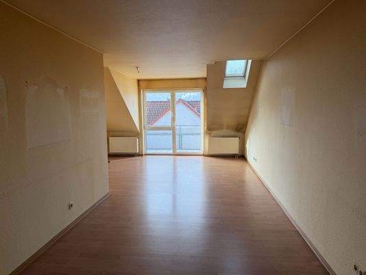 Wohnzimmer mit Zugang Balkon