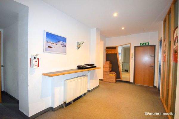 Flur zu den Büroräumen 1. Stock